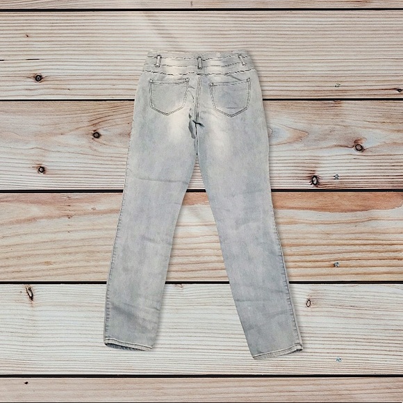 Refuge Light Wash Button Fly Jeans - Picture 2 of 8